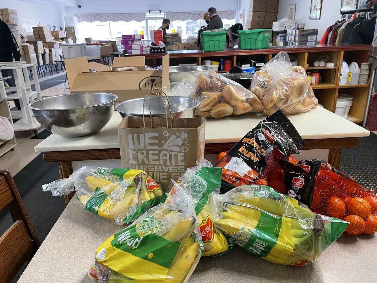 Thank you to our volunteers and donors helping fill the hunger gap. Food bags being distributed today out front St. Joseph’s Hospitality Centre #LdnOnt