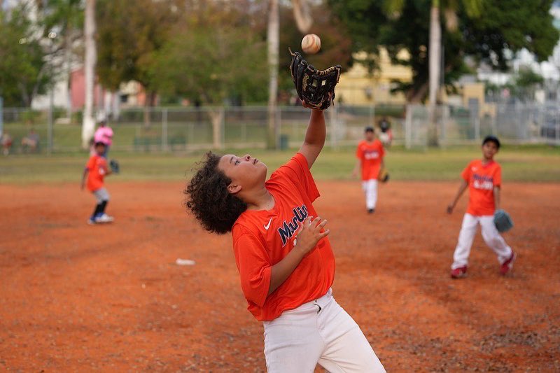 MarlinsImpact's tweet photo. Marlins Jr. RBI kicked off on Thursday at @BGCA_Clubs Northwest Club with the support of @loanDepot!
Excited to see all the smiles as the athletes made a return to the diamond! โพ๏ธ
#MarlinsImpact https://t.co/8i9V32BWdB