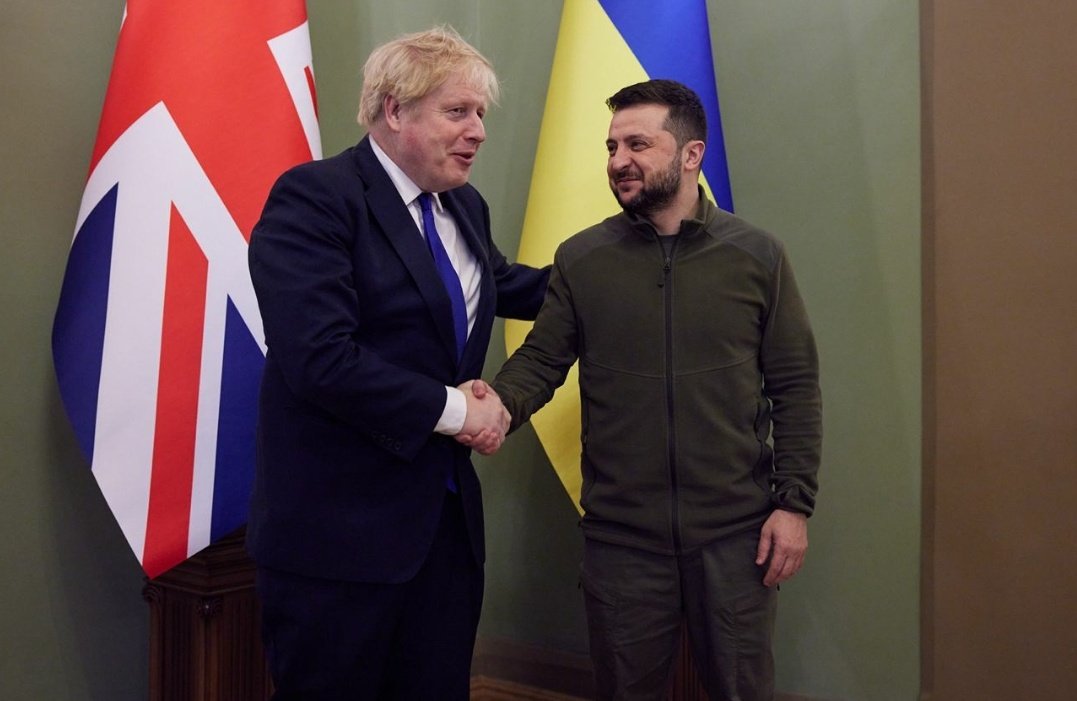 mrsahuquillo's tweet photo. El primer ministro británico, Boris Johnson, viaja por sorpresa a Kyiv para reunirse con Zelenski, un día después de Von der Leyen y Borrell.
#Ukraine

📷 Telegram Zelenski https://t.co/HQLoYtDghp