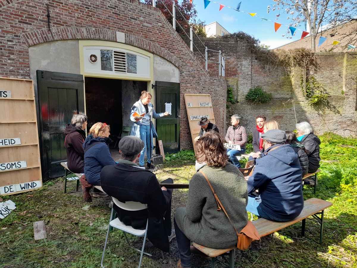 Heerlijke optredens vandaag bij de Theekoepel #wageningen van dichters en Madlot #muziek. 
We traden op met o.m. Ivanka de Ruijter (op de foto's), <a href="/mjadelmund/">Martijn Adelmund</a> <a href="/info_zee/">Laurens van der Zee</a> Leontien Jansen, Samira van der Loo, Petra Sips, Percy Cicilia jr.
En morgen weer! Van 11-17 u <a href="/CultureleRonde/">Culturele Ronde</a>