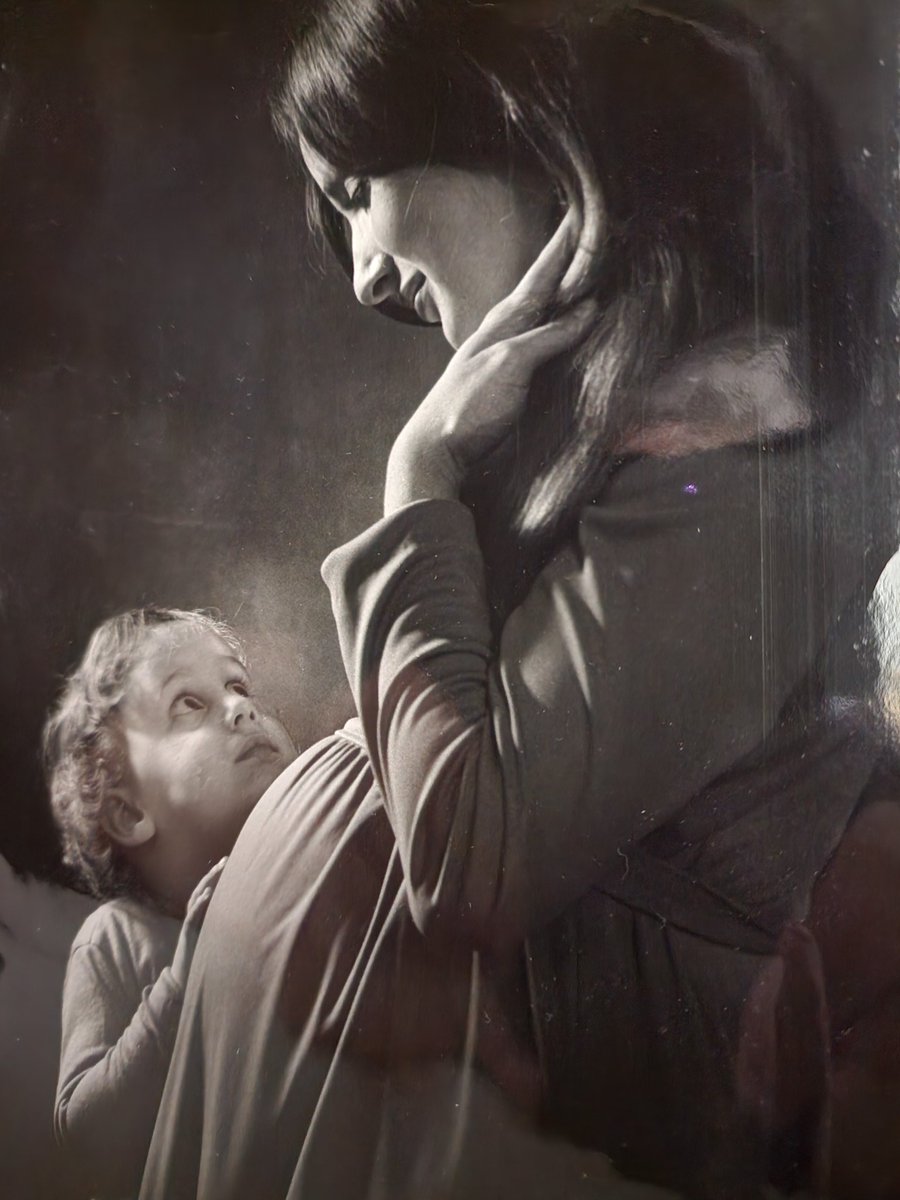 ❤️ 🔥 ❤️ 

"Tell Me Mommy"

Photo credit: Lee Giorgi

#NFTCommumity
#photo #photooftheday #photography