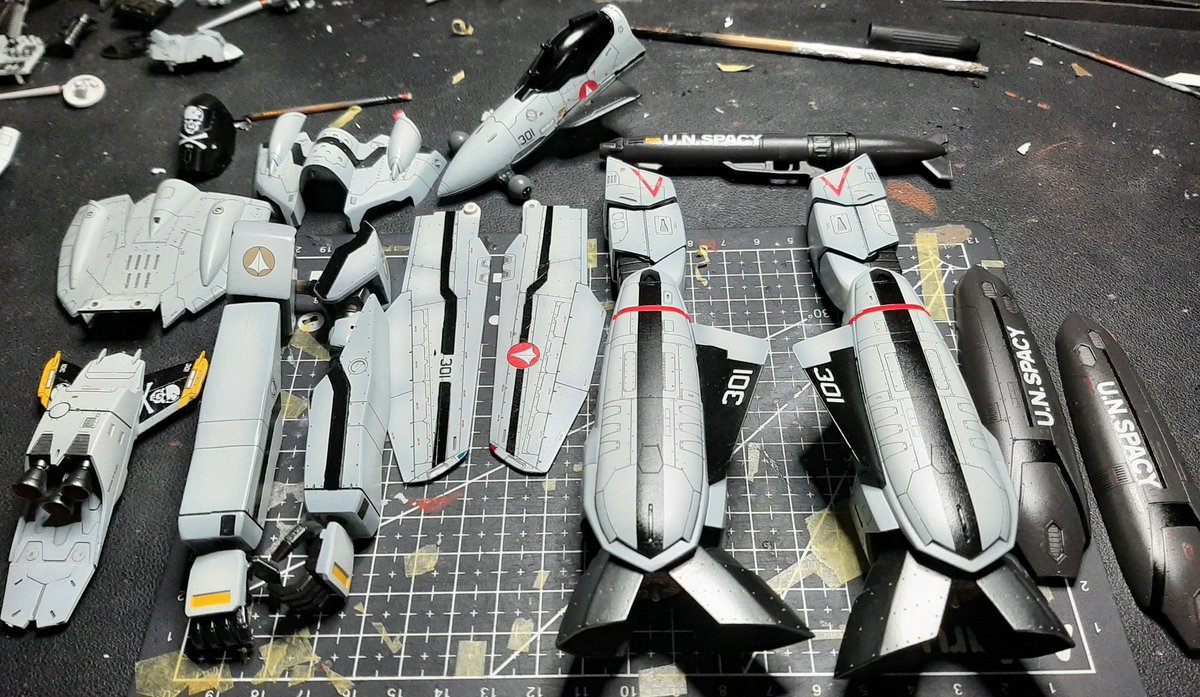 jzulu01's tweet photo. After snap-building, this is my favorite part, when it all starts to come together.

A bazillion decals down, eleventy hundred more to go... into the homestretch we ride...

#マクロス
#battroid
#バトロイド
#プラモ 
#plamo
#macross https://t.co/rM9vqCTMCz