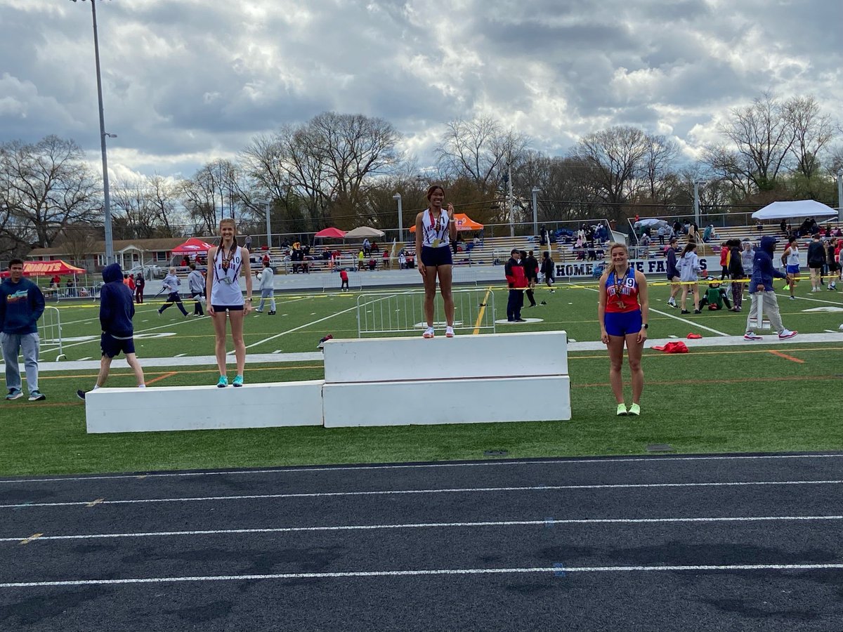 That’s our Girl, Amaya Cunningham, placing 3rd in the 1600, w/a time of 5:35 at today’s Park Invite. Way to Go Amaya!!! #EaglePride