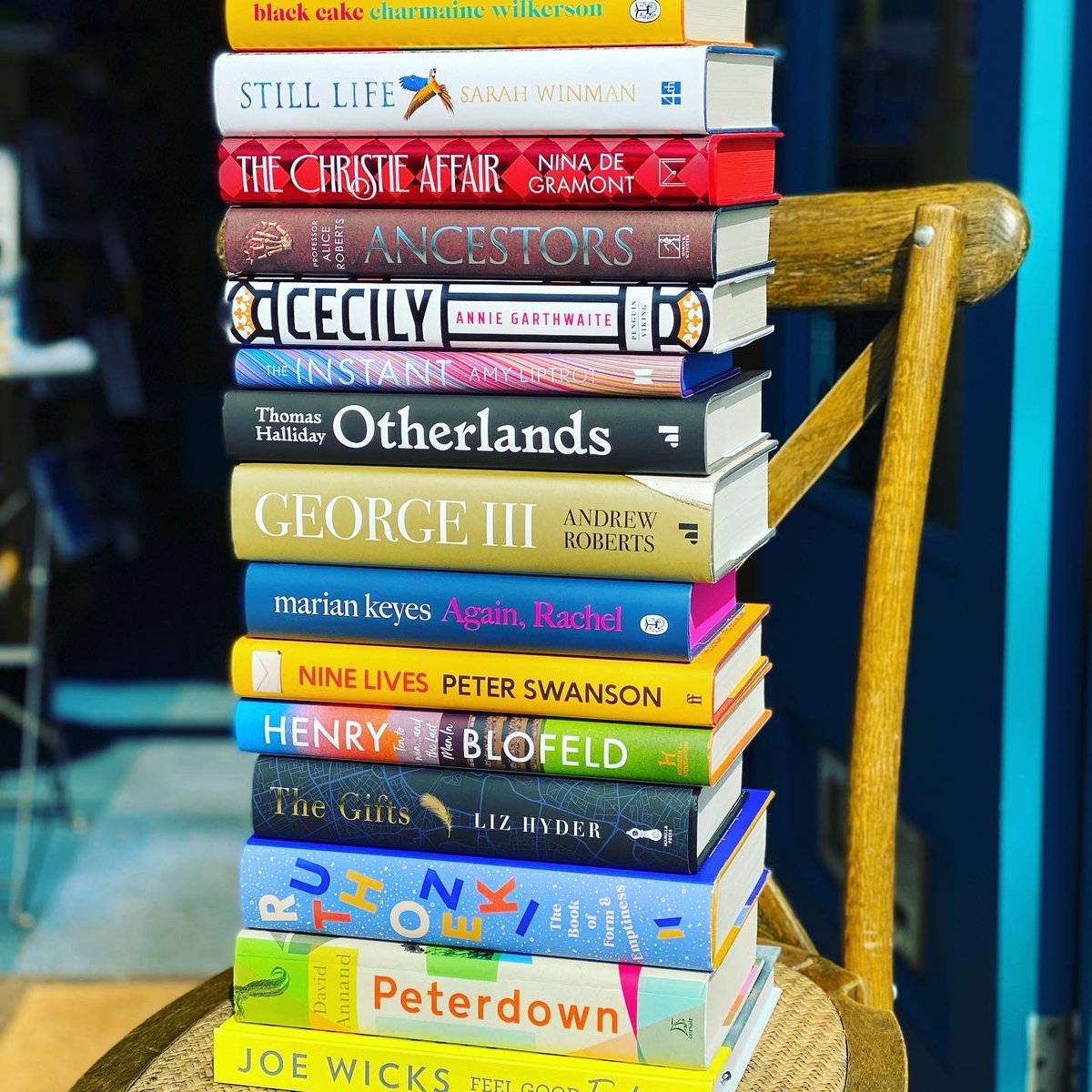 kewbookshop's tweet photo. Less than a week to go to enter our #RaffleForUkraine! This huge stack of signed hardbacks is up for grabs, with stunning sprayed edges, limited editions & one of the best signed bookplates in existence β½οΈβ½οΈ Just Β£2 a ticket, available in-store or via our website. Please share! https://t.co/hIFPJ9uEig