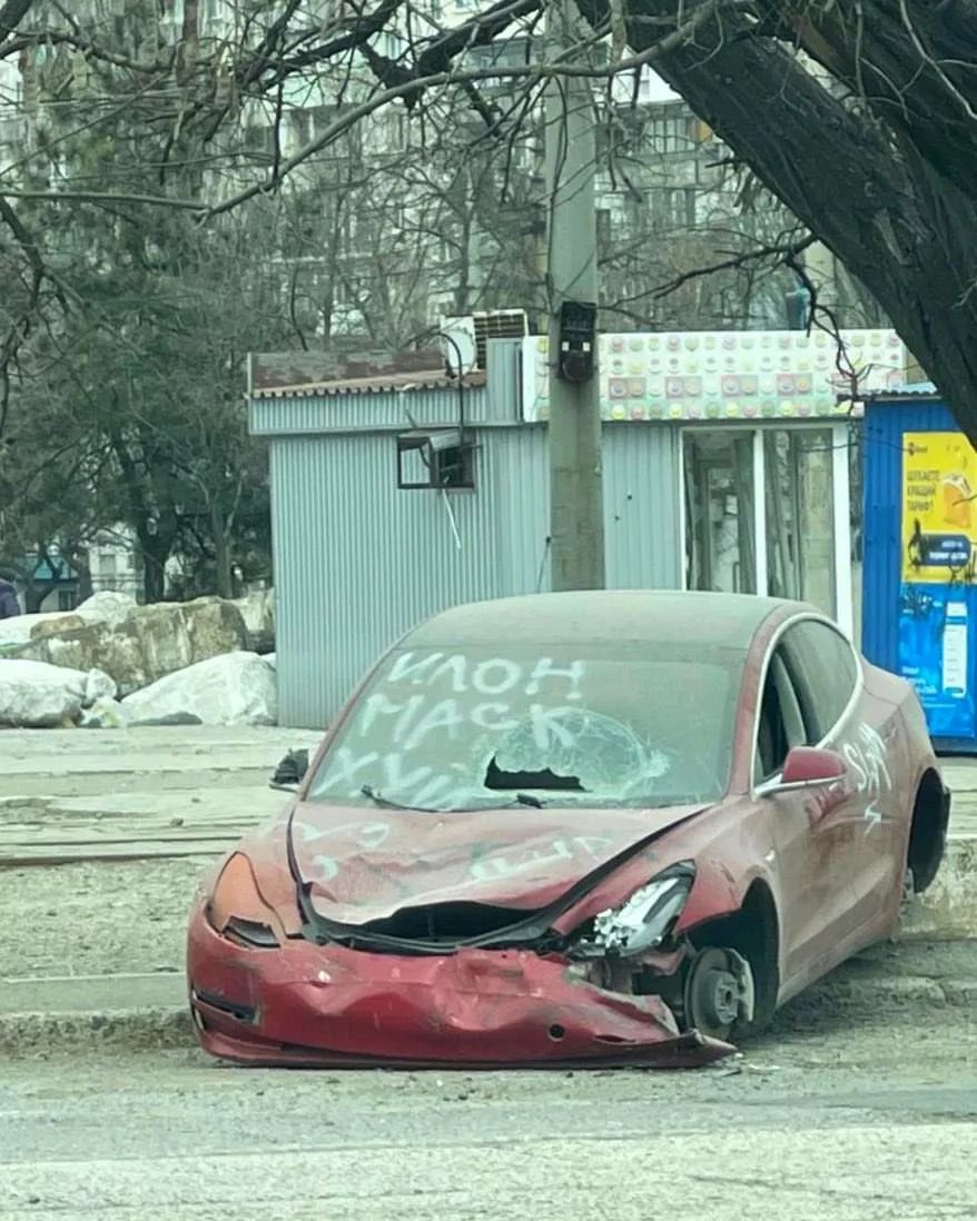 Mariupol. #Donetsk Oblast. Spring 2022.

Graffiti says «<a href="/elonmusk/">Elon Musk</a> Elon Musk is a d1ck». While some people are moving the world forward, the russians are only destroying, killing, stealing and leaving scorched earth behind. «The mysterious russian soul» as it is.
#UkraineWar