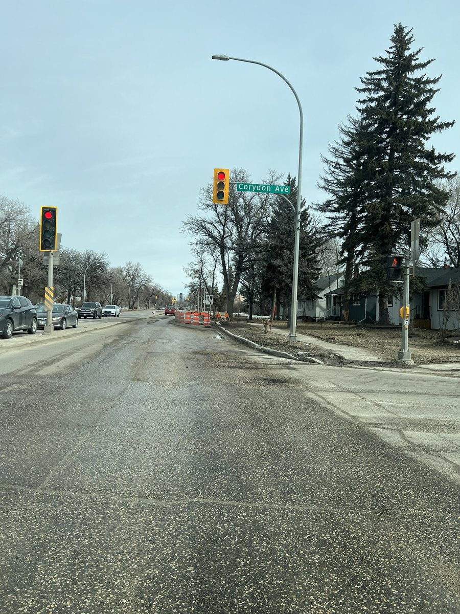 JenAnneWilson's tweet photo. Can someone explain to me why this intersection is always like this?? This is a major route that is constantly in this state…why is this so hard to fix?? This is on my way to work and it makes me crazy!! 🤯🤯🤯@cityofwinnipeg https://t.co/bZtwDHABe2