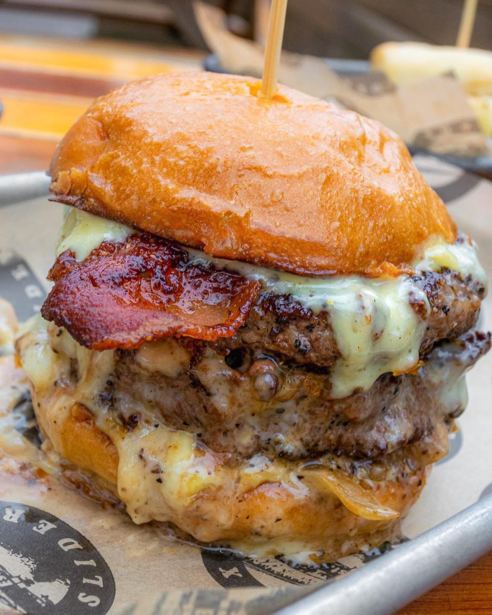 my burger boss says that if this becomes my most retweeted tweet i’ll get a raise..

GO!