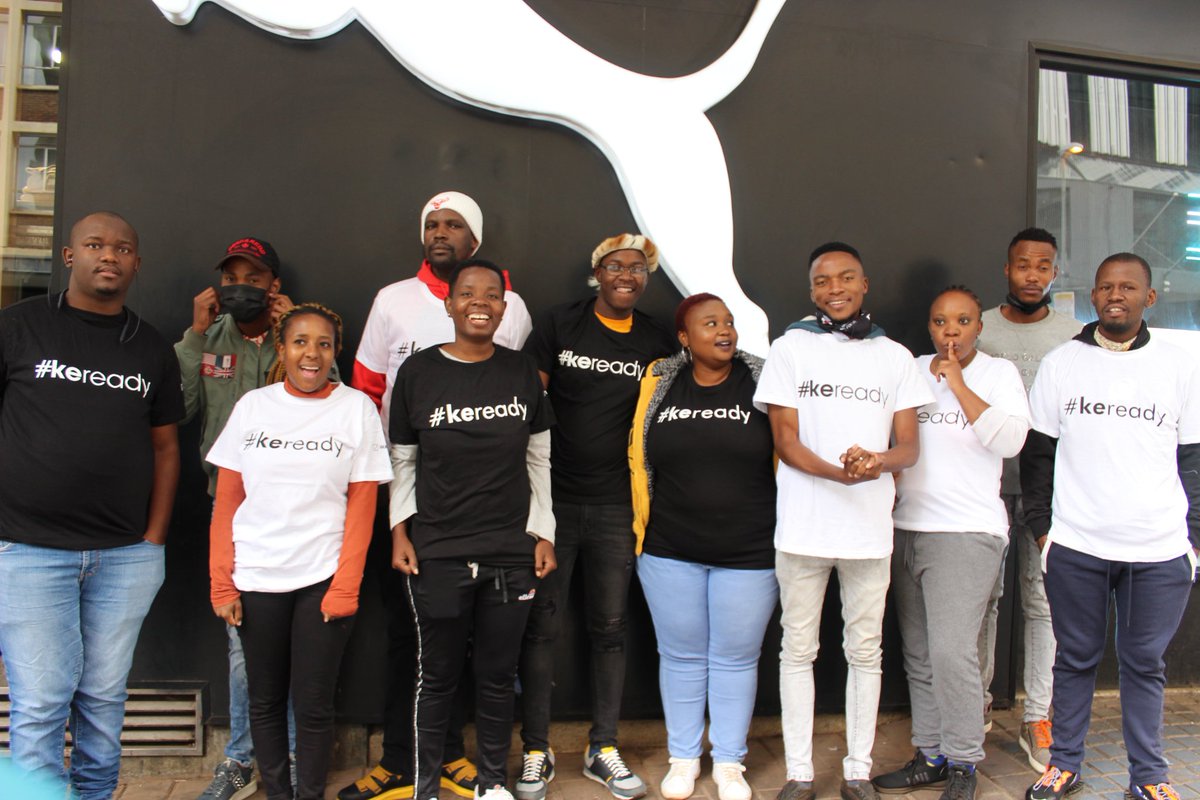 OlivierNathacia's tweet photo. I love working with the young people in SA. What a great Saturday that was well spent with Activators. They all got vaccinated - Now they're encouraging the youth that hasn't vaccinated to vaccinate to protect yourself. Join the movement
#KeReady vaxx
#Keready2flex https://t.co/NaiAGPFuk2