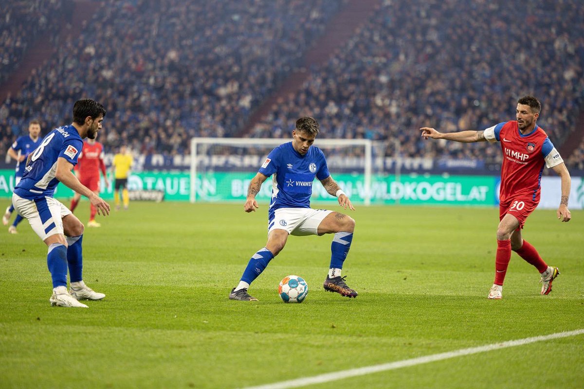 rodriZalazar10's tweet photo. Schalke😍💙🤍 https://t.co/KAWvGhsaV8