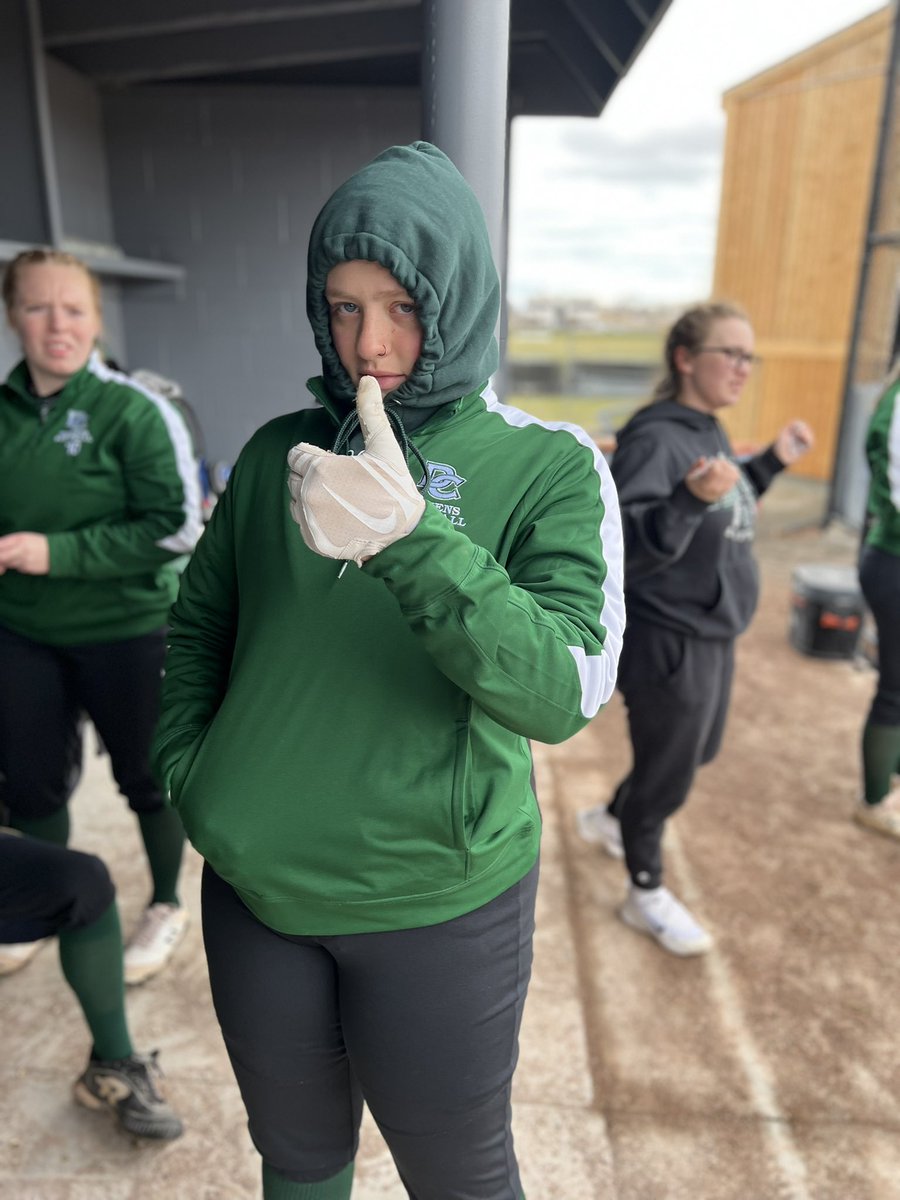 DeltaSoftball21's tweet photo. We ❤️ playing in 37 degree weather #Brrrr #GoPioneers https://t.co/C0o9ei2OBt
