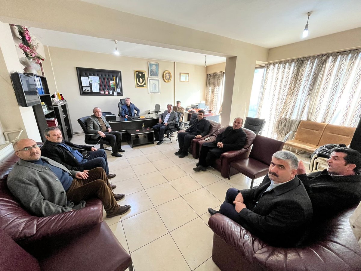 akpartiagrii's tweet photo. 📍MERKEZ

İl başkanımız @haliloz04 , yönetim kurulu üyelerimiz ile beraber STK ziyaretleri kapsamında Ağrı Kızılay Bşk. @OrhanTatli ’yı, Ağrı Ensar Vakfı Bşk. @Muratsamsam04 ‘ı ve Ağrı Muhtarlar Dernek Bşk. Mehmet DEMİR’i ziyaret etti. https://t.co/RJBT9WWxoS