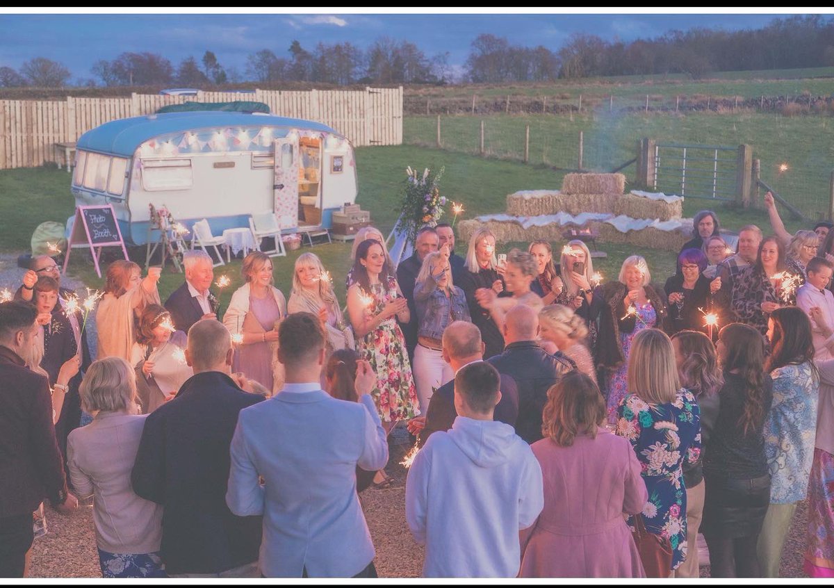 daisycaravan's tweet photo. Thinking back to last weekend and the great time we had with this fab couple and their family and guests! ❤️ @ChilliBarn #yorkshirewedding #vintagewedding #photobooth #photoboothhire #weddingplanning https://t.co/YH4HB02iRl