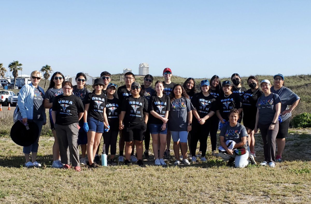 #AdoptaBeach LFHS HOSA ready to clean da beach 😎🌴☀️🏖