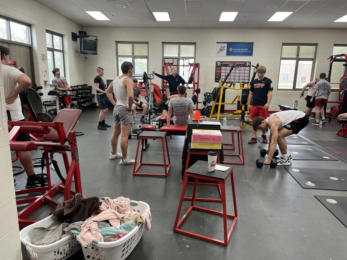 TippFB's tweet photo. Saturday Morning Breakfast Club with record attendance numbers this morning!!! Boys were flying in their 40’s and nailed it in the Weightroom!! Lukas “Texas Ranger” Merry with the top time of 4.34 for the skill guys, Trevor Silcox top OL/DL with a 4.43. Love the work!! #blieveit https://t.co/3mxim5SjoX