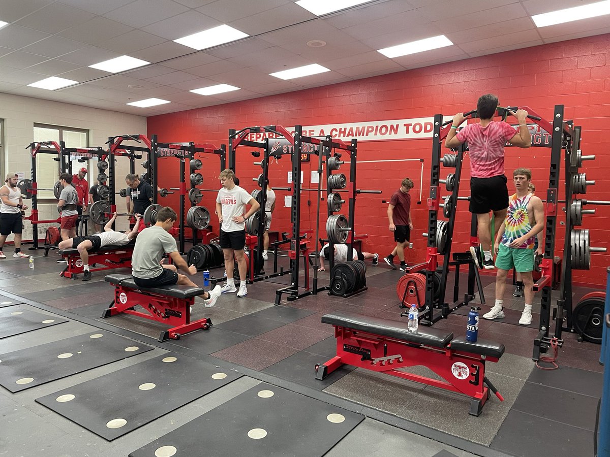 TippFB's tweet photo. Saturday Morning Breakfast Club with record attendance numbers this morning!!! Boys were flying in their 40’s and nailed it in the Weightroom!! Lukas “Texas Ranger” Merry with the top time of 4.34 for the skill guys, Trevor Silcox top OL/DL with a 4.43. Love the work!! #blieveit https://t.co/3mxim5SjoX