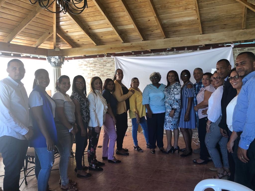 snmujerprd's tweet photo. Cumpliendo con la agenda de la
Secretaría de la Mujer FEDOMUSDE ayer nos trasladamos a la provincia de Sánchez Ramirez (Cotui) con la presencia de una nutrida comisión encabezada por su presidenta provincial PRD Virmania Arseno. https://t.co/H2dDJFRenI