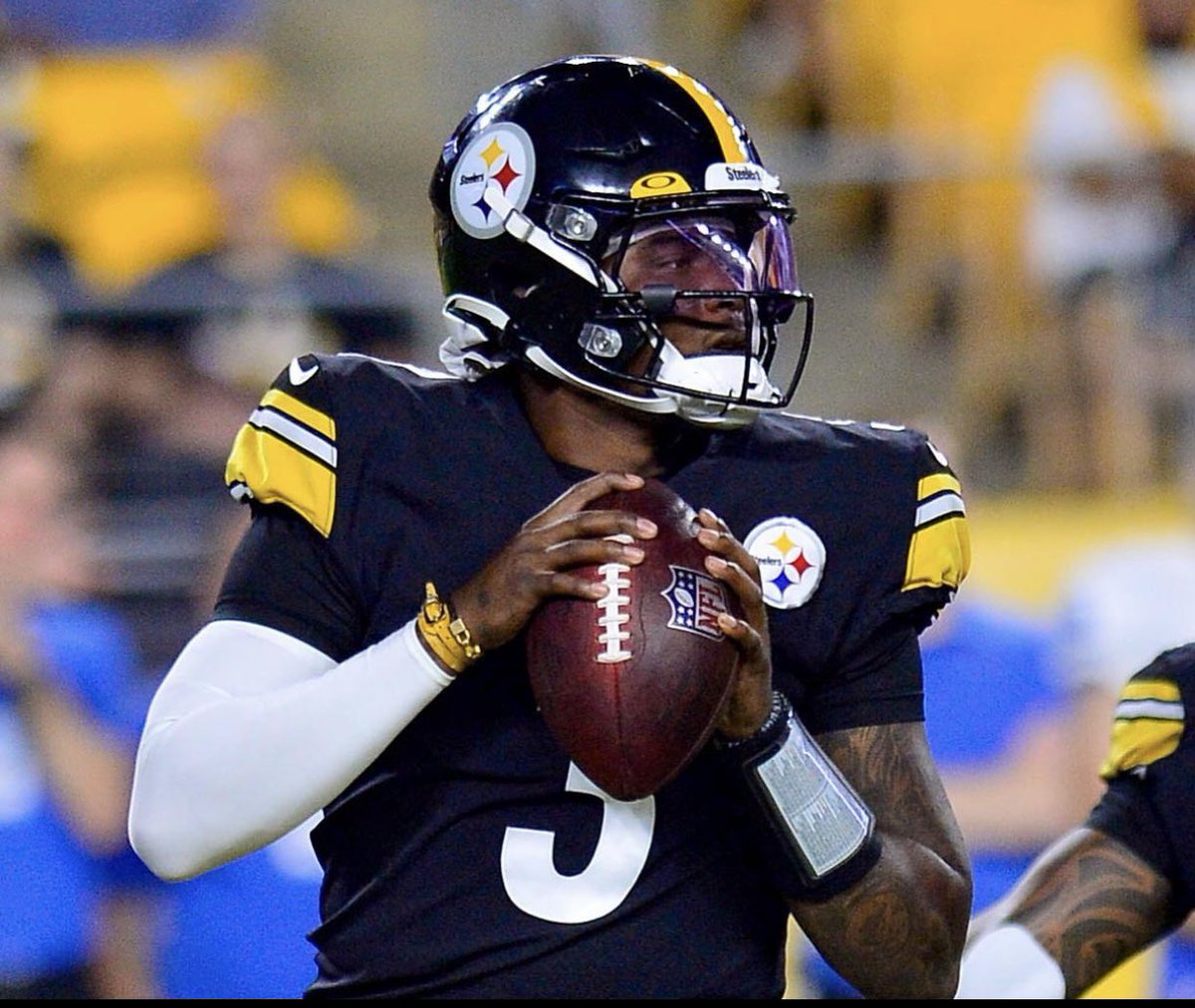OfficialFNKLive's tweet photo. REPORT: #HereWeGo QB &amp; former 1st round pick Dwayne Haskins has passed away after being struck by a car in South Florida. Haskins was 24 years old. https://t.co/onBK1tx9te