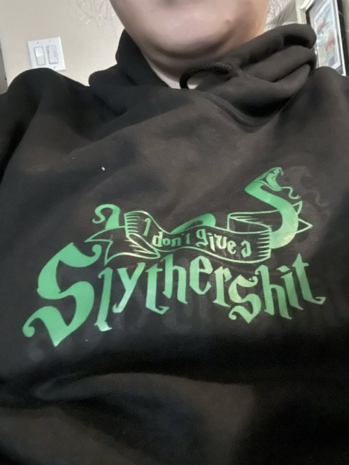 I made myself a hoodie 🥺❤️ https://t.co/DoRFMNa60B<a href="/tag/newprofilepic"class="tags"><span>#newprofilepic</span></a>
