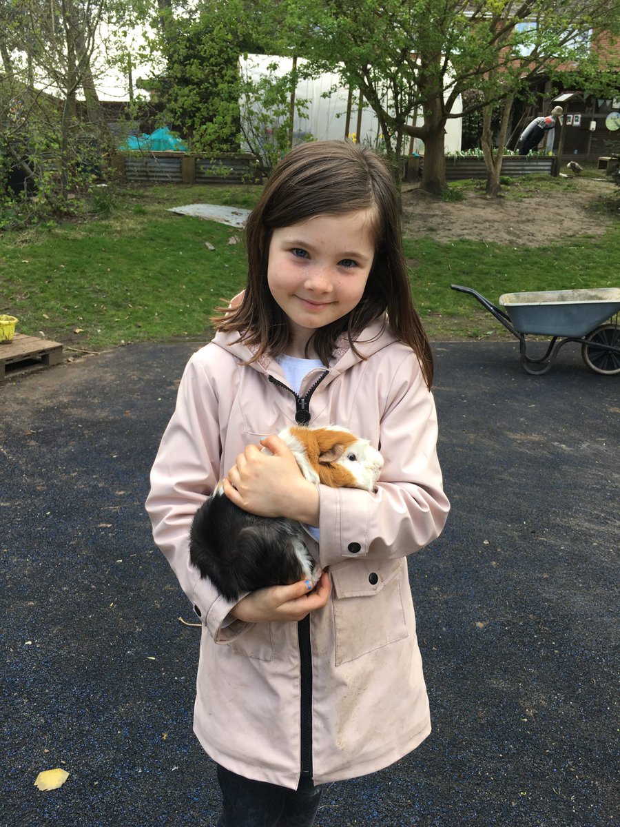 rachel72h's tweet photo. Great fun at ⁦@trafinfants⁩ Easter gardening camp https://t.co/KawC3UZdoh