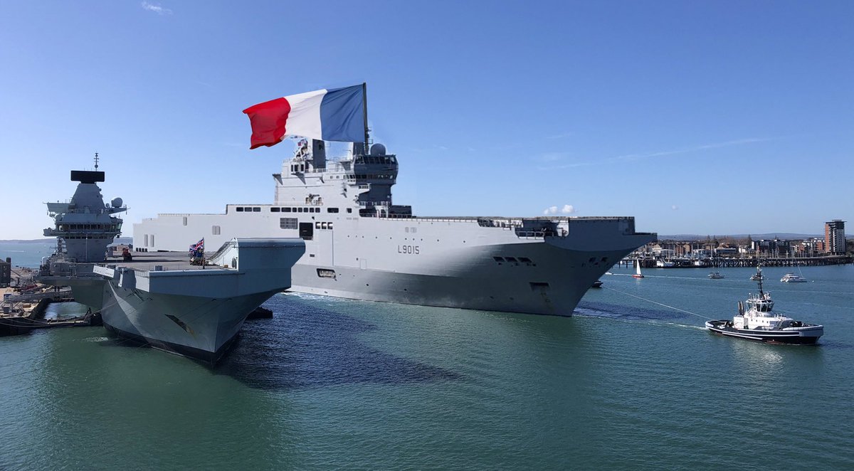 French ship Dixmude passing British aircraft carrier HMS Queen Elizabeth on her way into Portsmouth this morning. #EntenteCordiale #Penance