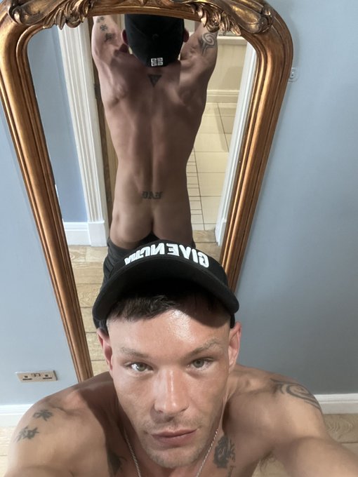 2 pic. Ello Manchester ? https://t.co/xok7KZrdvi