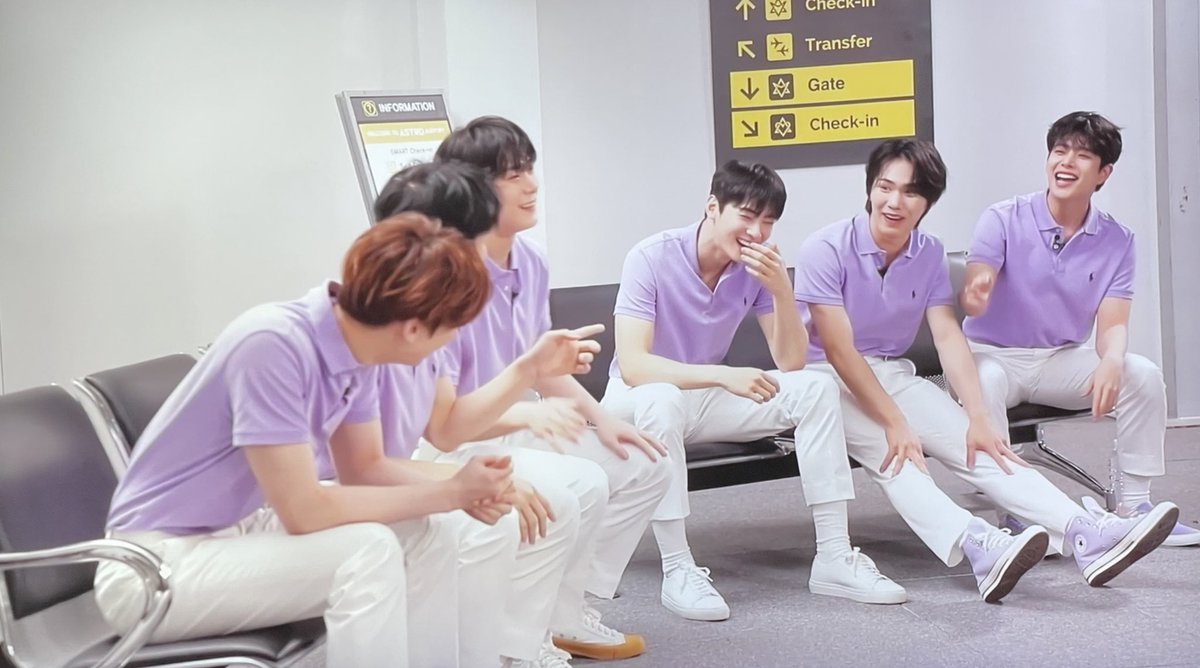 aorlymommy's tweet photo. จะรอวันที่ได้เจอครบทั้ง 6 คนอีกนะค้าบ รักอาสโทรที่ซู้ดดดด 💜💜💜💜💜💜
#ASTROAROHAFestival2022 #아스트로 #ASTRO #AAF6 #GATE6 https://t.co/KgJEi7Tvp1