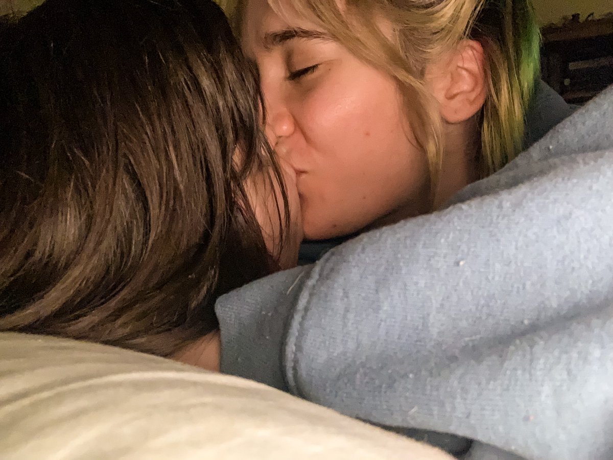 ItsjuliaJulia's tweet photo. hey guys i’m still in love https://t.co/XYBx4VnkTY