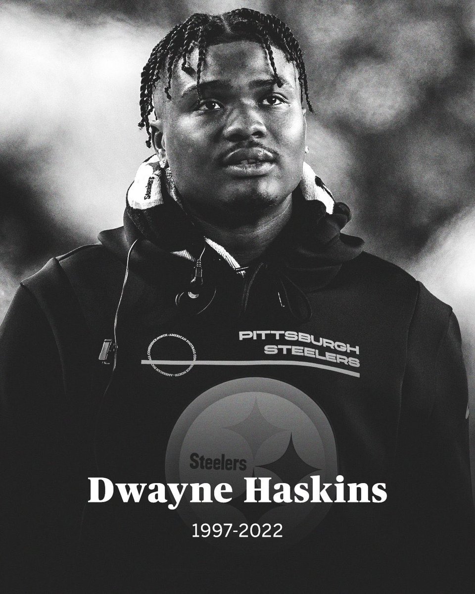 DangeRussWilson's tweet photo. Praying for your loved ones. Make sure you tell your loved ones how much you love them. Gone too soon. 🙏🏾🙏🏾🙏🏾#RIPDwayneHaskins https://t.co/Tqh0klTlIl