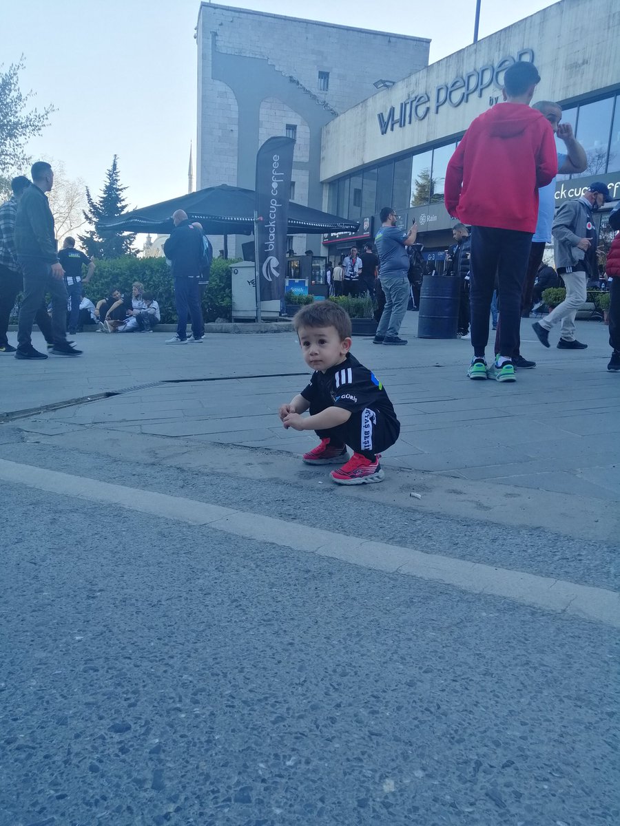 Yavru KARTAL YAMAN 😍😘♥️🖤🤍🏁🦅 #BJKvALY #besiktasinmacivar #VodafoneKapalıGise #VodafoneParkFullStadium