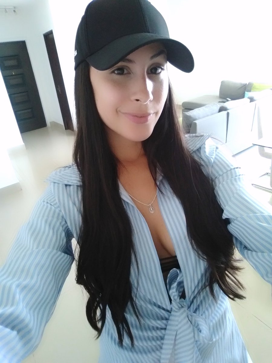 gppc14's tweet photo. Let's go to the beach 🌴

PD: tengo el cabello modo Rapunzel.. https://t.co/4AwbLUDsbg