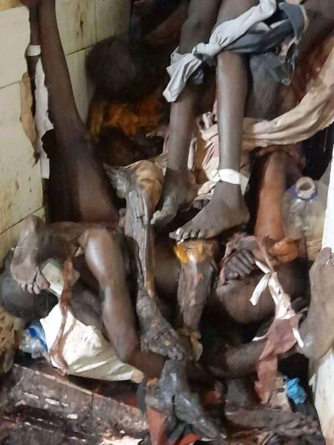 zainab_wad's tweet photo. لو قلبك ما قوي ما تفتح الصوره دي 💔💔💔

ده حال واحدة من مشارح السودان ، اللقطه دي اخدناها من فيديو كامل عن مشرحه داخل السودان هنا 

إكرام الميت دفنه وليس إهانته وتذليله 
اللهم عليك بالظالمين https://t.co/VxwbC9Hw1q