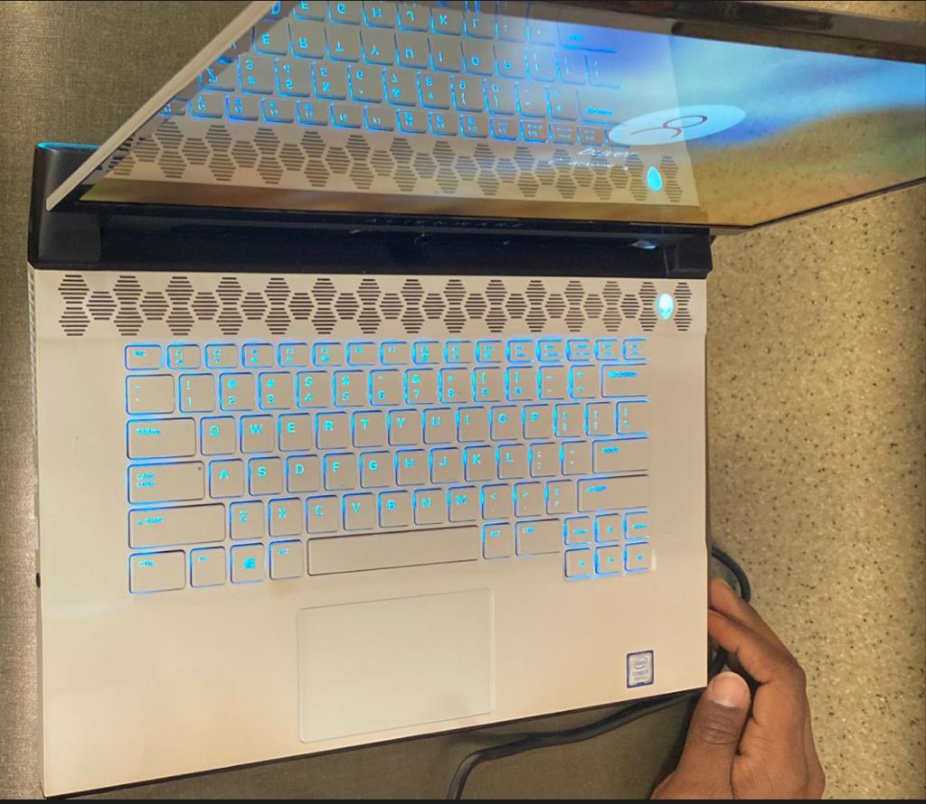 SamsonCLinus's tweet photo. DELL ALIENWARE M15
INTEL CORE I7
9TH GENERATION
16GB RAM
2TB SSD NVIDIA
RTX 2080 MAX Q
8GB DEDICATED GDDR6 GRAPHICS
RGB KEYBOARD LIGHT
Kindly retweet if it crosses your TL πππ
Available in KD and nation wide call/DM 07065699559
#dedicated #sam_tech #lag #laptop https://t.co/djHgmMGwBR
