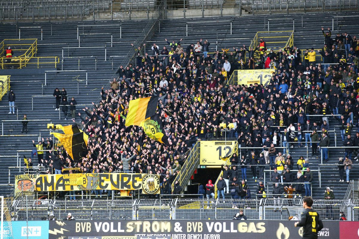 schwatzgelbde's tweet photo. Und die #Kurvenfotos zu #BVBBLN dürfen natürlich auch nicht fehlen 📸. #BVB #BVBII #BVBU23 #BVBIIBLN #BVBU23BLN https://t.co/NEYKwjEJ3G