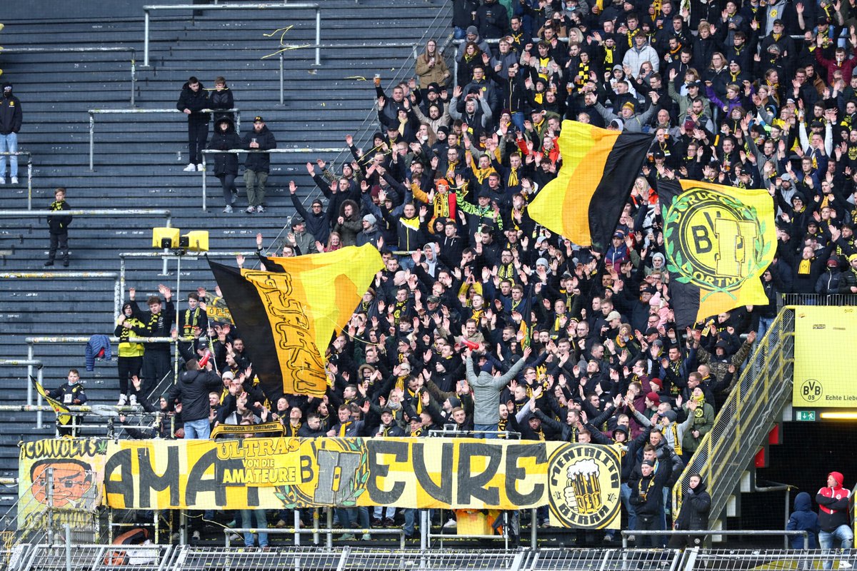 schwatzgelbde's tweet photo. Und die #Kurvenfotos zu #BVBBLN dürfen natürlich auch nicht fehlen 📸. #BVB #BVBII #BVBU23 #BVBIIBLN #BVBU23BLN https://t.co/NEYKwjEJ3G