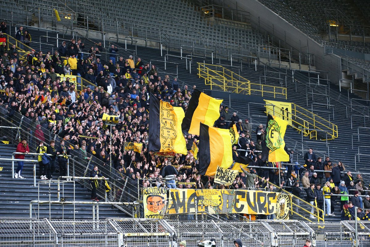 schwatzgelbde's tweet photo. Und die #Kurvenfotos zu #BVBBLN dürfen natürlich auch nicht fehlen 📸. #BVB #BVBII #BVBU23 #BVBIIBLN #BVBU23BLN https://t.co/NEYKwjEJ3G