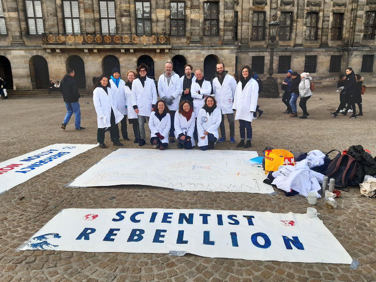 Scientists in Amsterdam, Netherlands, wrote quotes from the IPCC report and engaged with the public to get the message out that we need action NOW! #ScientistRebellion