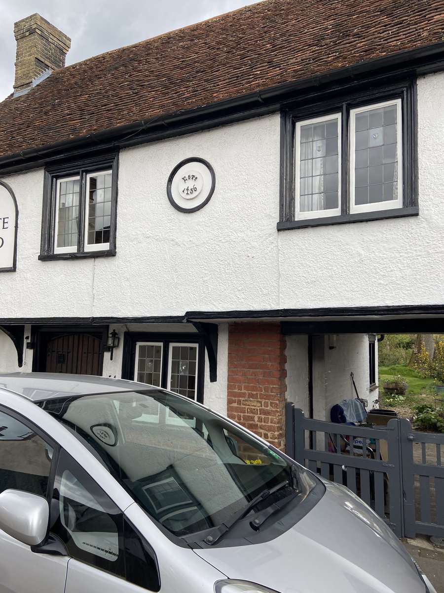 sturgios's tweet photo. The White Hind, Wadesbridge, Herts. Dates from 1436. Now private housing. #deadpubs https://t.co/avzfWEuWQc