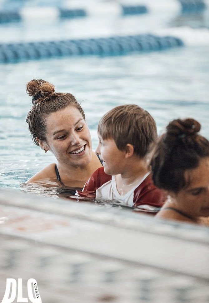 GSAthletics_SD's tweet photo. Sharing what they love with others! A look back at our free community swim lessons we hosted last night. Thank you for the amazing pictures Greg Martin! #HailSouthern.#LearnToSwim https://t.co/TNp2US00ex