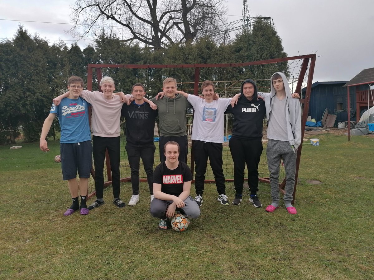 IcerNinja's tweet photo. 0head genk sraz 2.0 https://t.co/5xcFsMzuAY