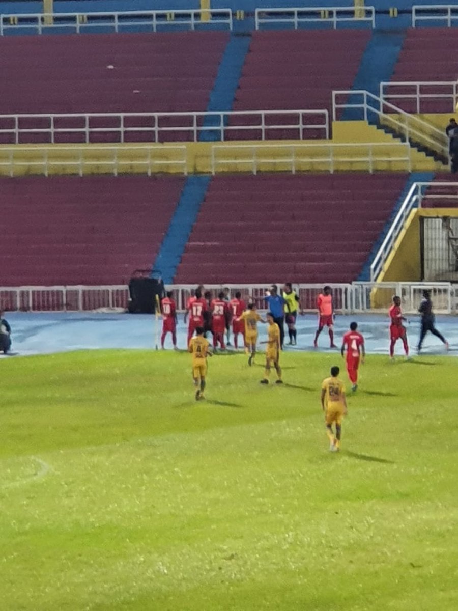 tokgajahforever's tweet photo. Ini pula gambar² dari lensa #kroniTGF yg turun ke Darul Makmur pada malam ini.
Terima kasih rodong 💪🏻🐘🔥
Medan Ikan Bakar Sri Tanjung, Tanjung Lumpur
lasercraftkoi
#SPFCxPJCITY
#tokgajahforever https://t.co/3vJK4ZU0Ag