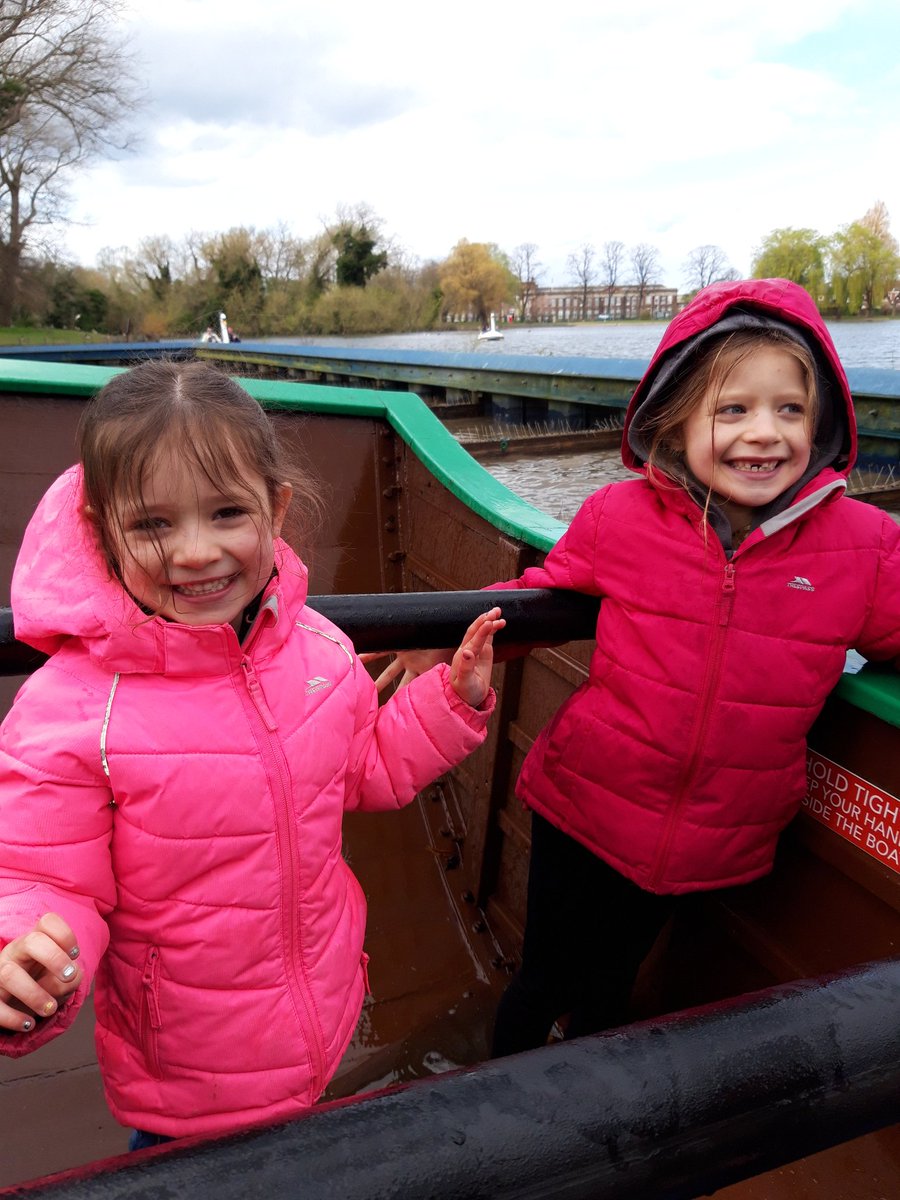 kevinpgray's tweet photo. Thanks @SummoTCB for bringing back the splash boat, another generation enjoying getting a mouthful of pond water #sumoforPM https://t.co/uzrNaiA9Pj