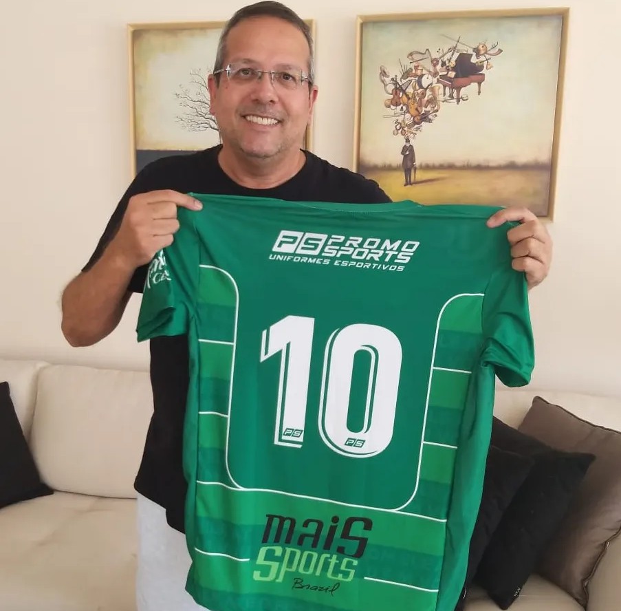 PolidoroJunior's tweet photo. Obrigado

Presente do Edu da Promo Sports, diretamente de Blumenau, recebo a camisa do Metropolitano, que vai disputar o Catarinense Série B 2022.

Boa sorte, Verdão. 

@cametropolitano 
@Promo__Sports https://t.co/0u1CZZCvJu