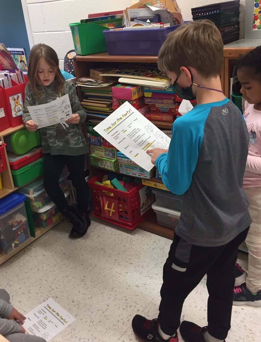lcpsbworkman's tweet photo. Kindergarteners working hard preparing for their first “Readers’ Theater”. #MTVMoose https://t.co/fQVHjlNVpA