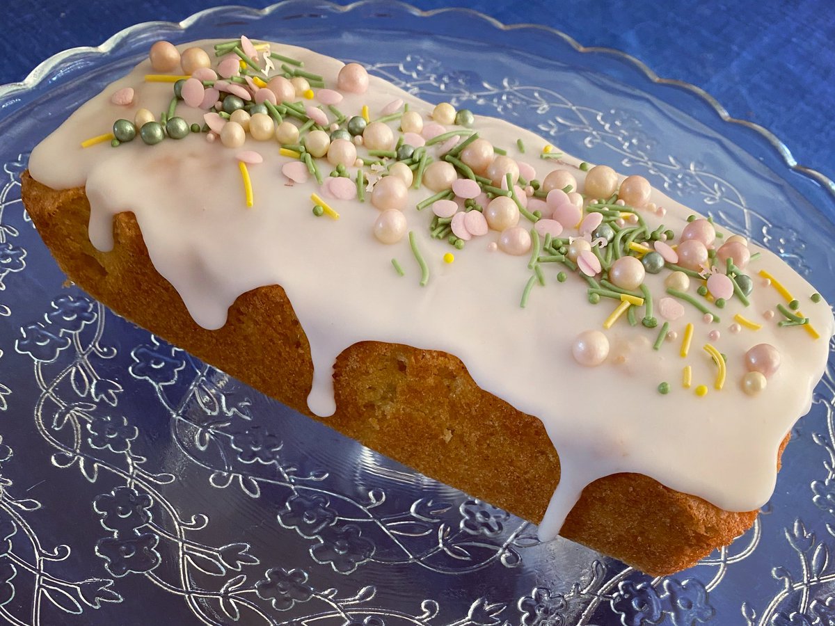 sometimeredhead's tweet photo. I also did a little baking today. A simple sponge loaf with water icing and @bakingtimeclub sprinkles. Tasty! #WhatGeriCooks #WhatGeriEats #Baking #Cake #WhatGeriBakes #Food #Foodie #FoodLover #foodphotography https://t.co/BBmdQl5M4h