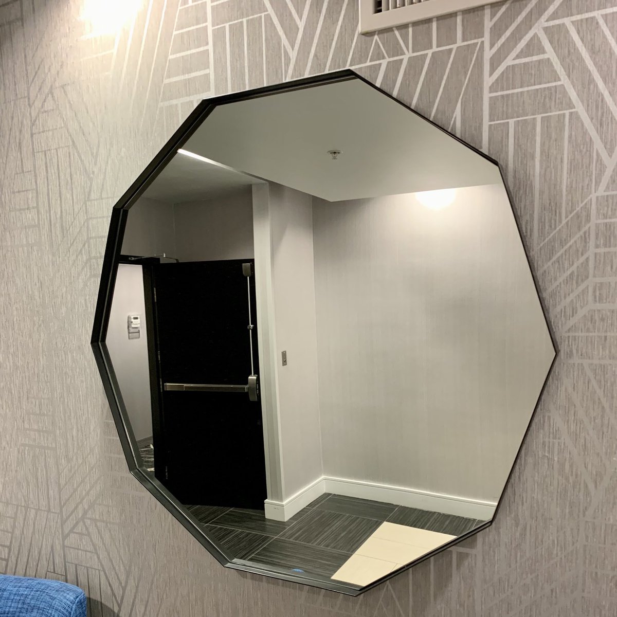 divbyzero's tweet photo. Regular 10-gon mirror in my hotel. https://t.co/zs6hPQlnnk