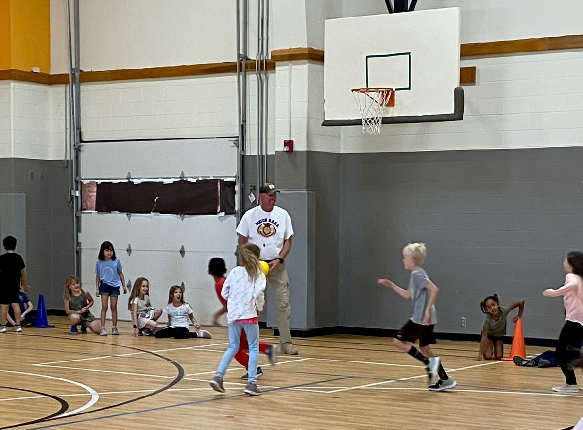 DSE_Essentials's tweet photo. We love when our Watch Dog Dads play with us. #beDSE https://t.co/AK1HPGgpW3