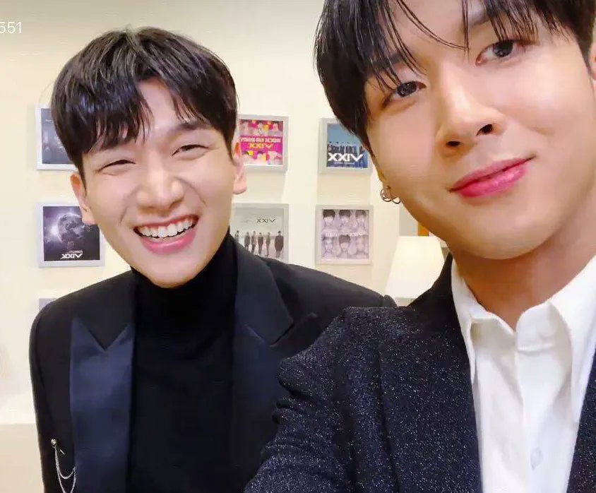 GROOVL1VE's tweet photo. @RAVI_GTCK Vlive broadcast with @RealVIXX 
220408

@GROOVL1N_GTCK 
#GROOVL1N 
#RAVI
#VIXX
#getngroovl1ve https://t.co/v9b8LVdaIO