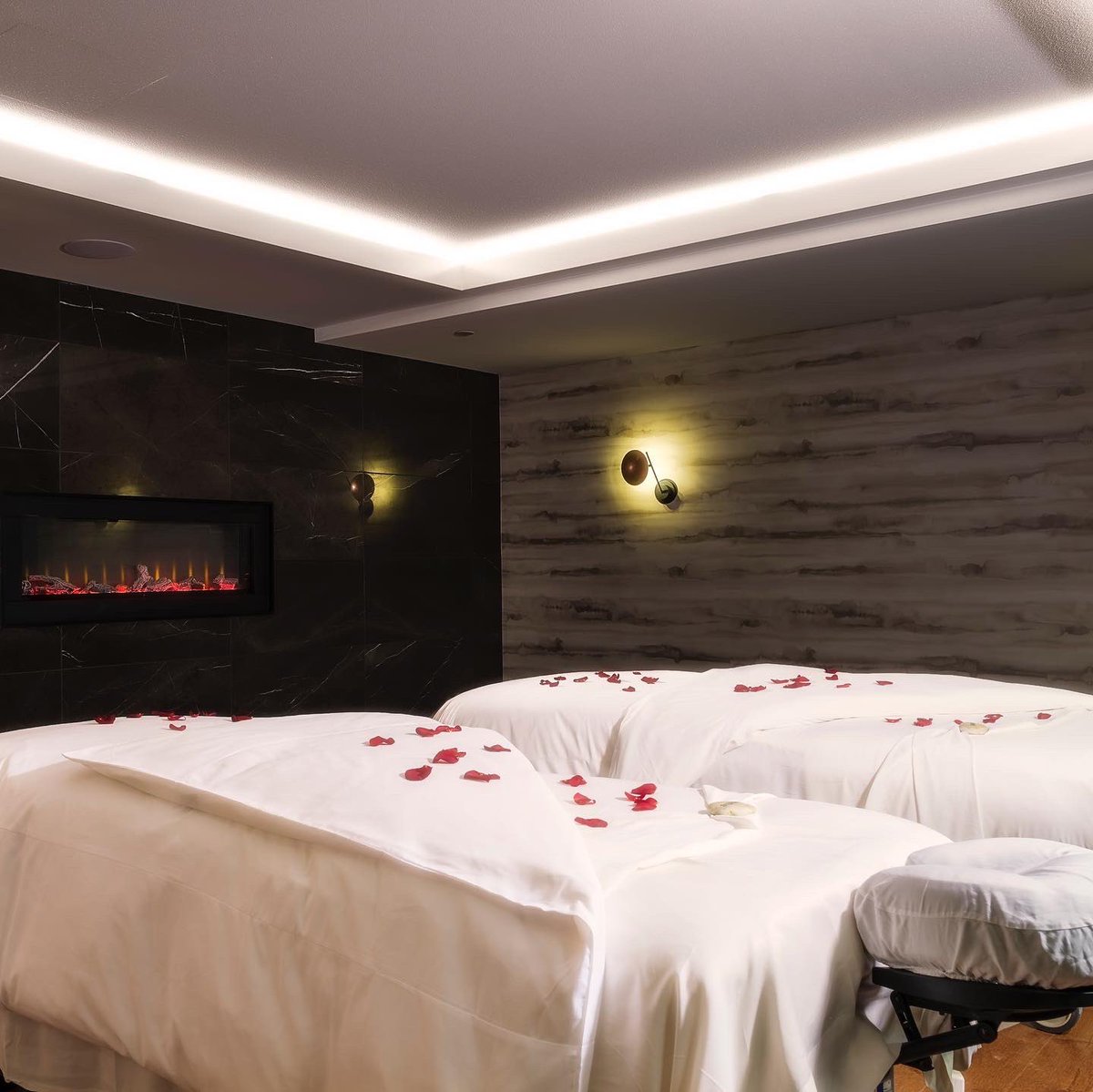 FairmontSprings's tweet photo. A spa day is always a good day! What would you go for first at Willow Stream Spa?
1.Dip in the mineral pools💧
2.Cleansing facial
3.Pedicure & manicure 💅
4.Relaxing massage
Tell us below!👇
#BanffSprings #WillowStreamSpa https://t.co/Qz3NddOb0O