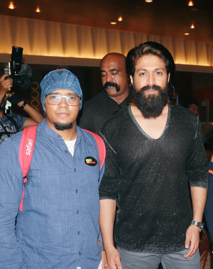 HonestKannadiga's tweet photo. He said "I'm following you. You have a very positive mindset"🙏❤️
Took me time to process, to believe what exactly had happened.
Will upload the fun conversation soon.
He's simply down to earth ❤️❤️❤️

#kgfchapter2 #YashBOSS #Yash #RockyBhai #PrashanthNeel https://t.co/ZaFSxzUnY3
