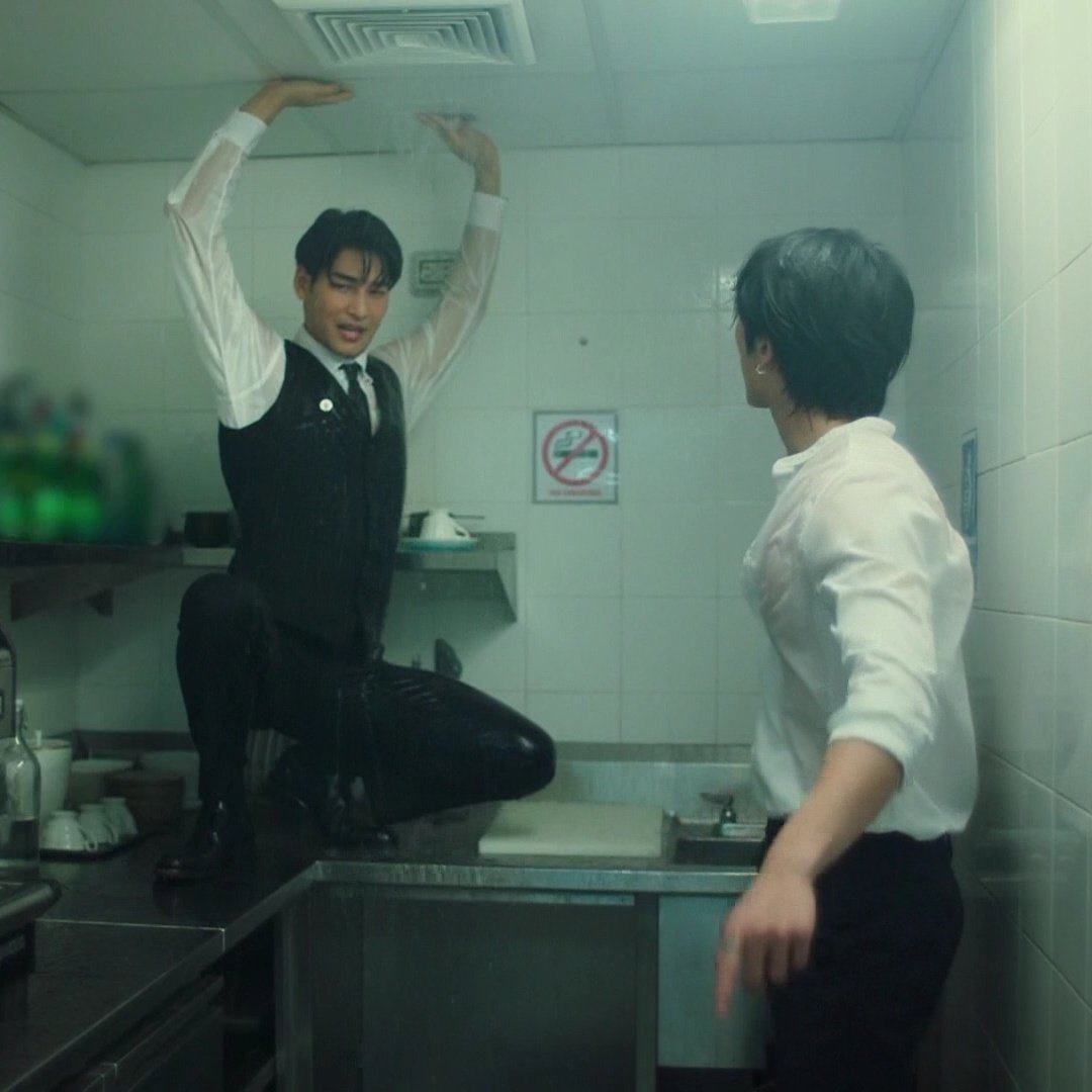 SouksavathN's tweet photo. เปียกเป็นลูกแมวตกน้ำเลย555
#KinnPorscheEP2 https://t.co/jDOQqfeZB8